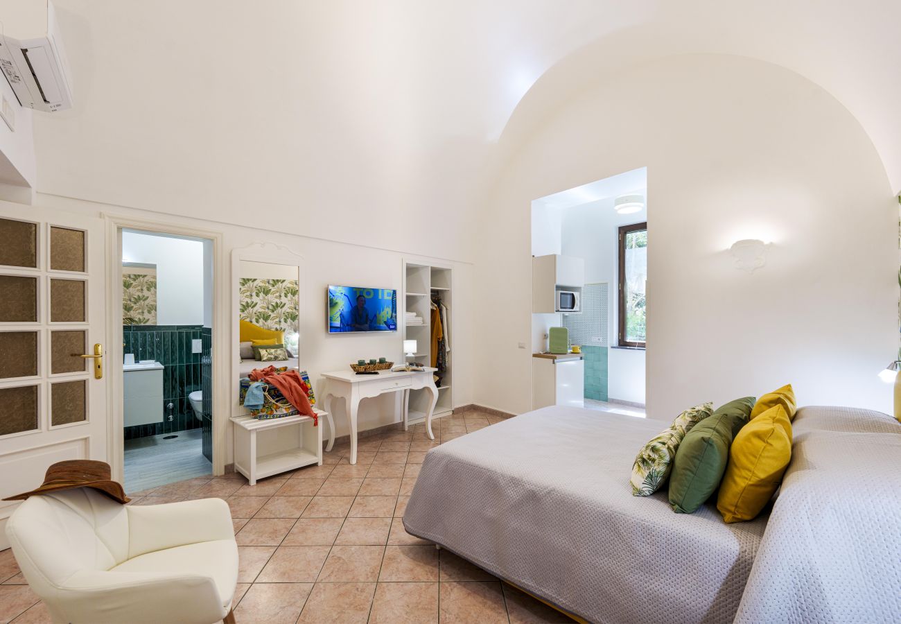 Apartment in Sorrento - VALLEY MILLS WINDOW SORRENTO